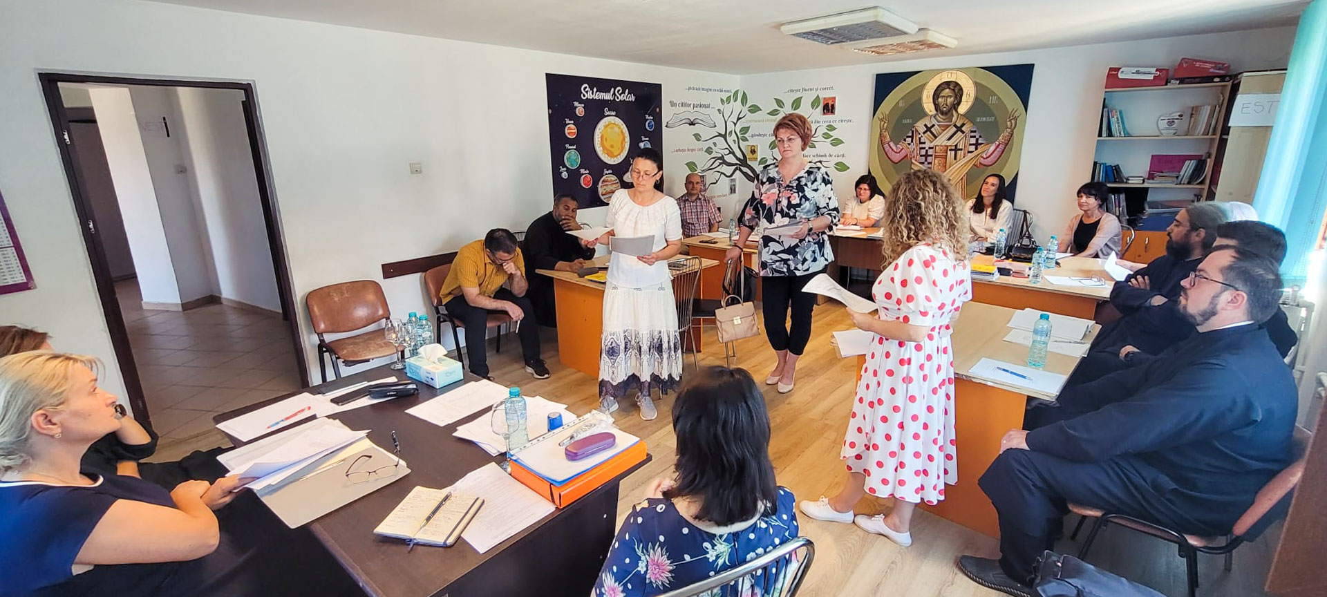 Cursanți în cadrul programului de consiliere în domeniul adicțiilor