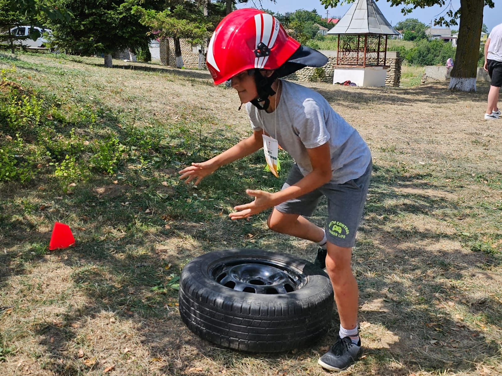Copiii aflați în Tabăra de vară de la Oneaga au primit vizita pompierilor