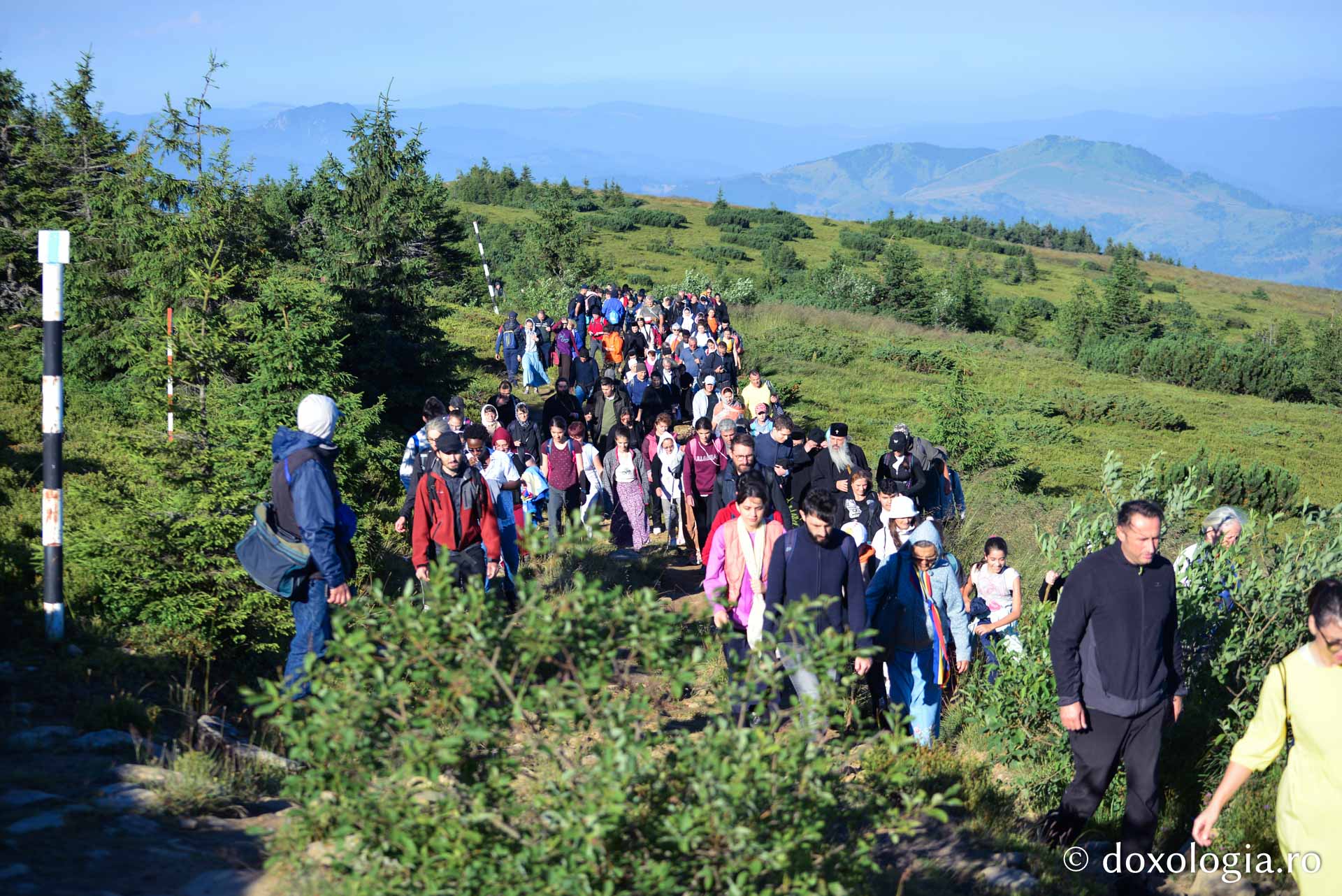 IPS Teofan, alături de pelerini