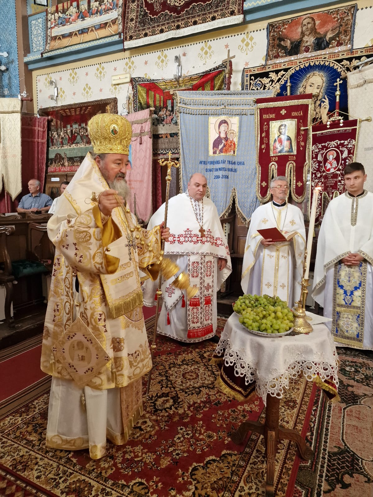 PS Părinte Ieronim la Sfânta Liturghie