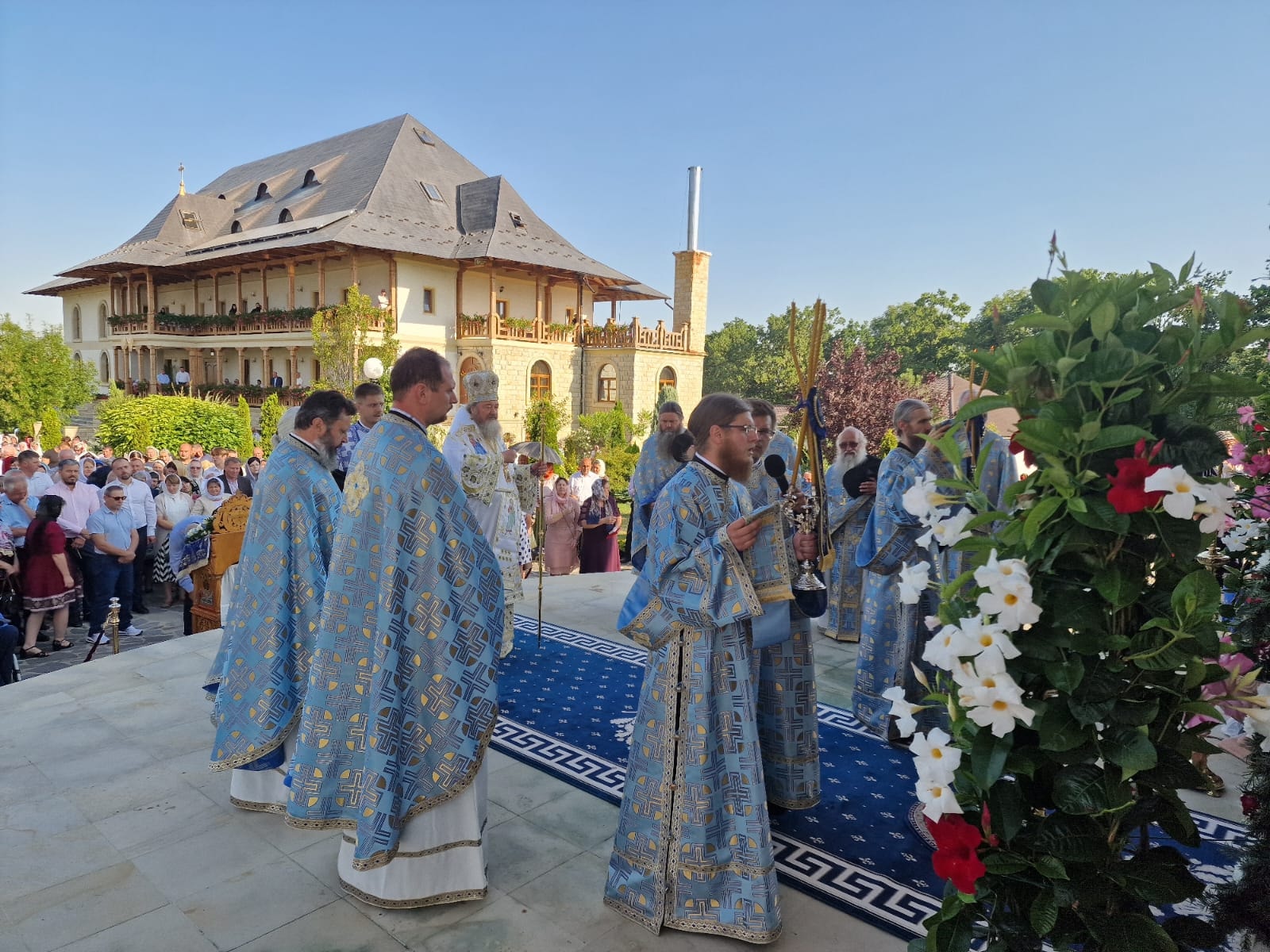 Slujbă la Mănăstirea Zosin, județul Botoșani