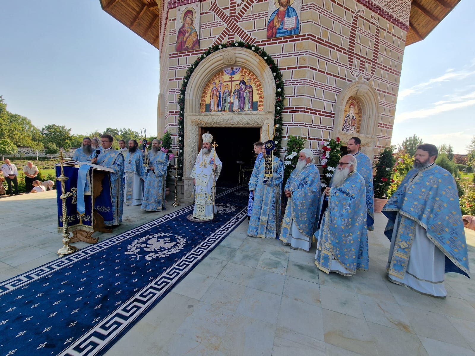 Slujbă la Mănăstirea Zosin, județul Botoșani