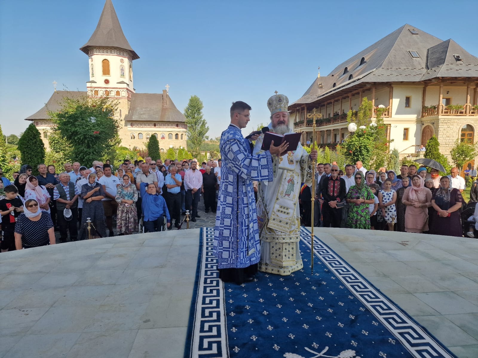 Slujbă la Mănăstirea Zosin, județul Botoșani