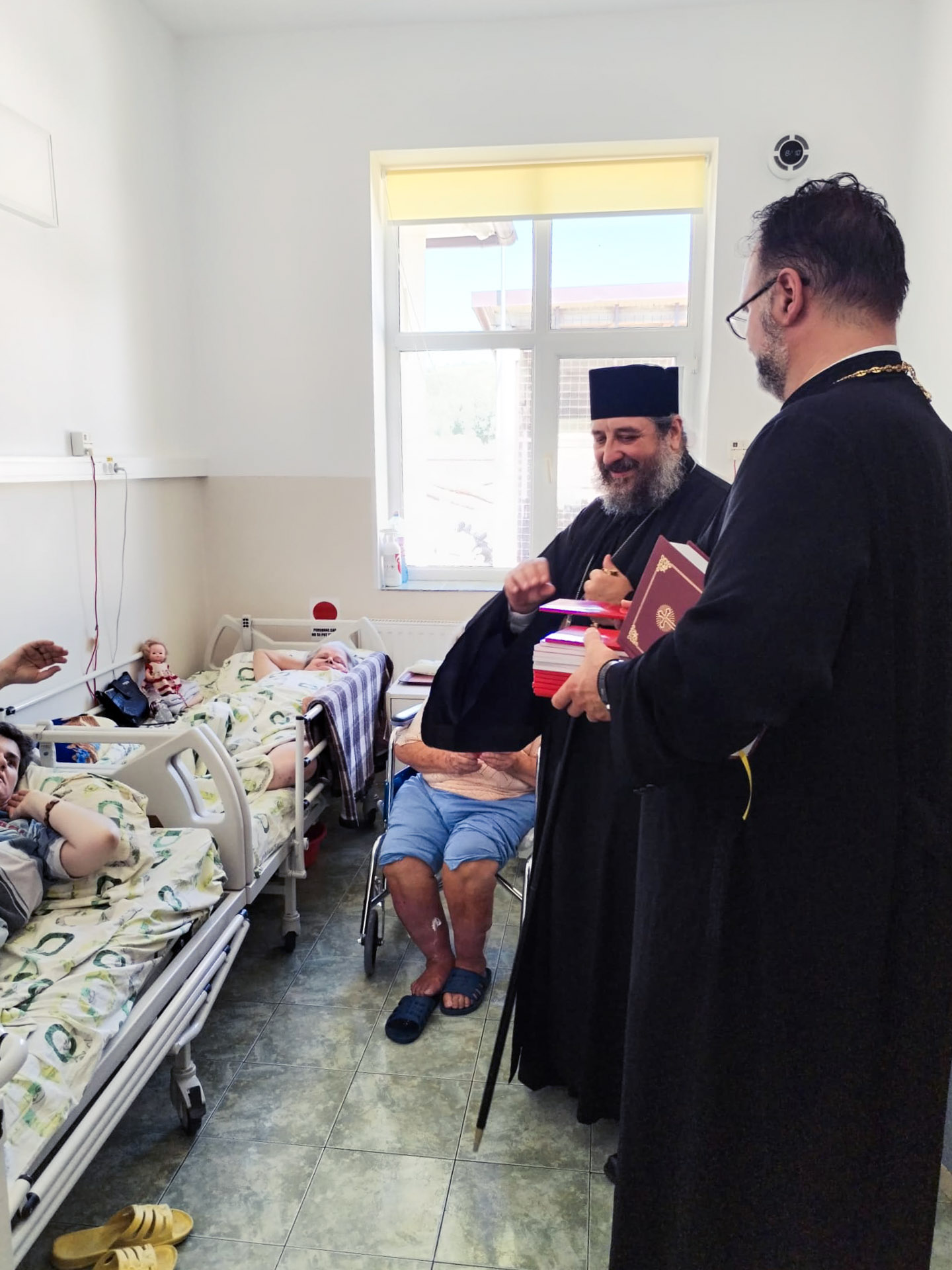 PS Nichifor Botoșăneanul, alături de bătrâni