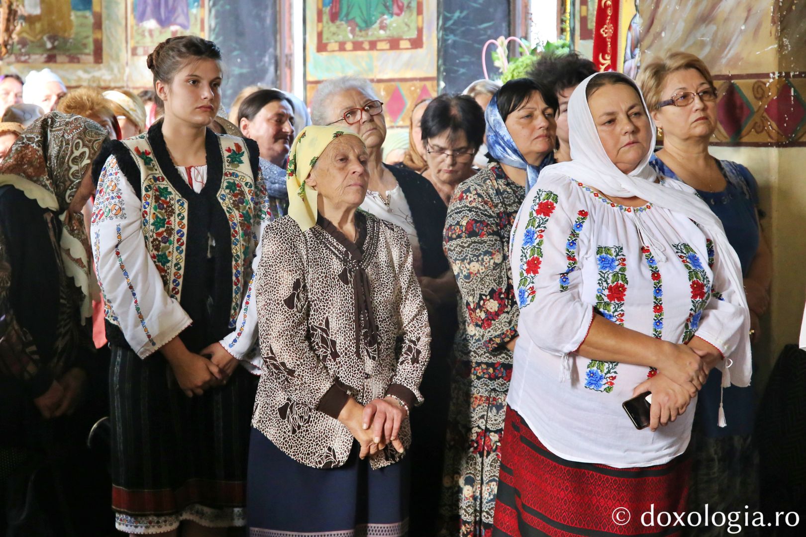 Credincioșii din Parohia Libertatea participând la Sfânta Liturghie / Foto: Flavius Popa