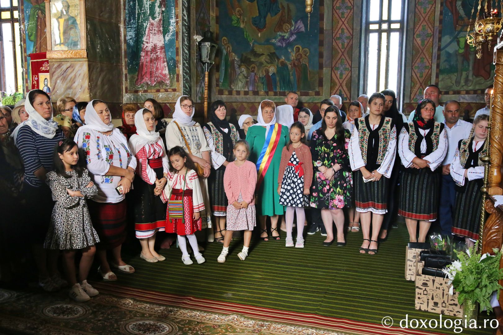 Credincioșii din Parohia Libertatea participând la Sfânta Liturghie / Foto: Flavius Popa