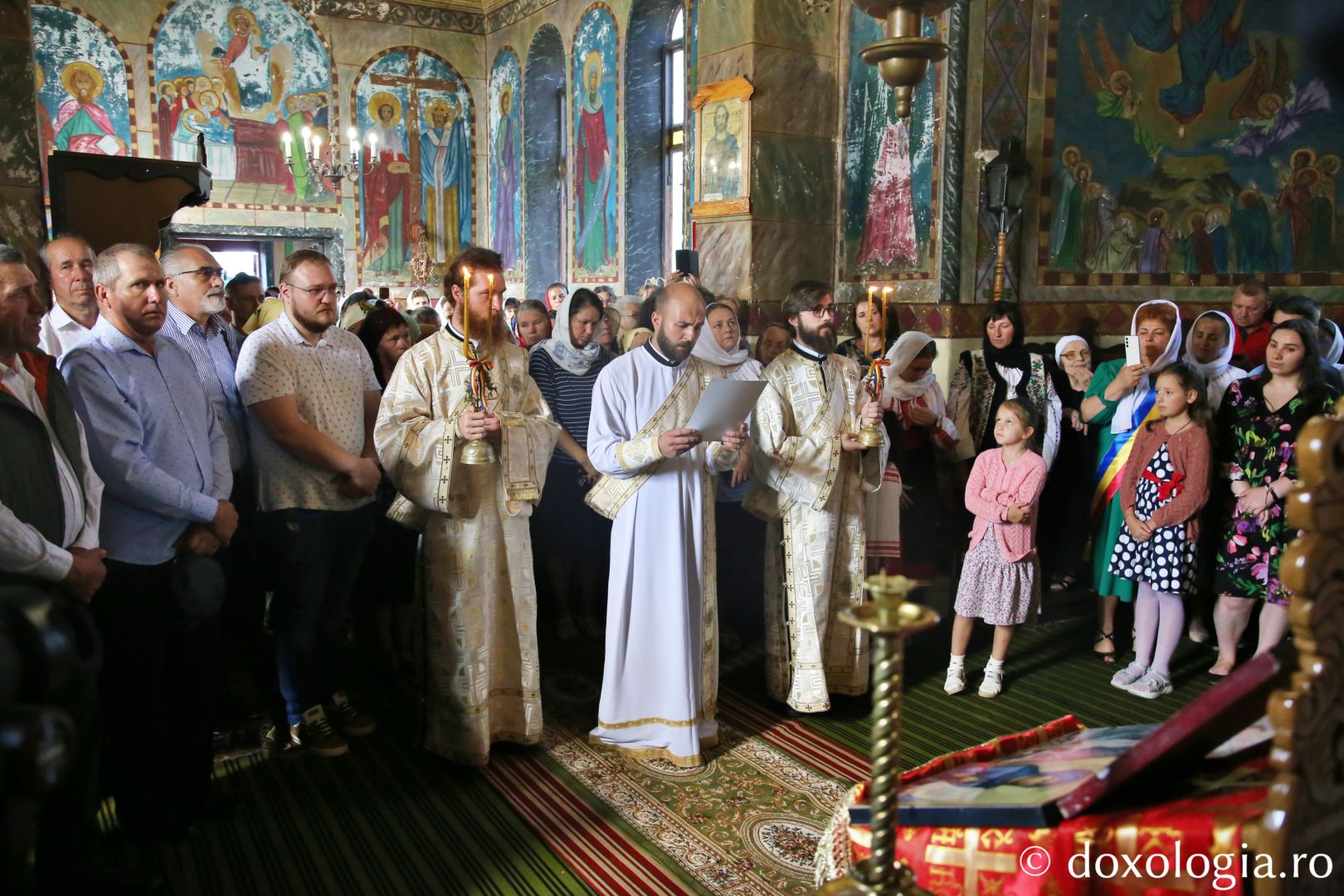 Moment din cadrul hirotoniei pr. Ionuț Ciobanu pe seama Parohiei Libertatea / Foto: Flavius Popa