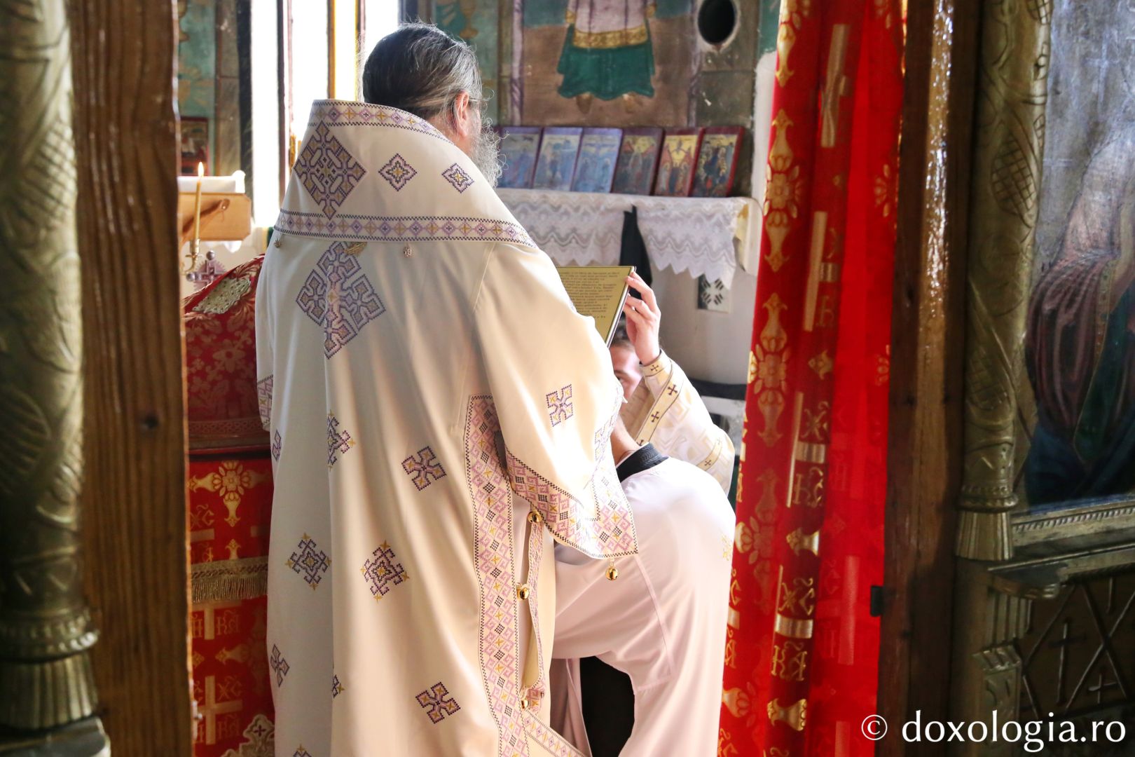 Moment din cadrul hirotoniei pr. Ionuț Ciobanu pe seama Parohiei Libertatea / Foto: Flavius Popa