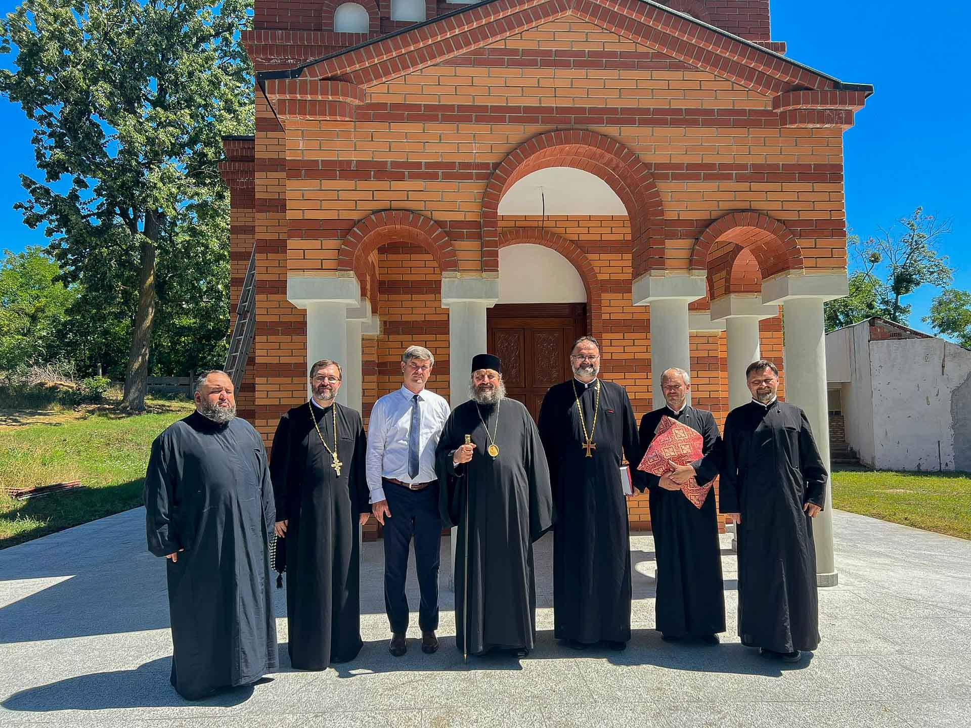 PS Nichifor Botoșăneanul la biserica centrului de bătrâni din Răducăneni