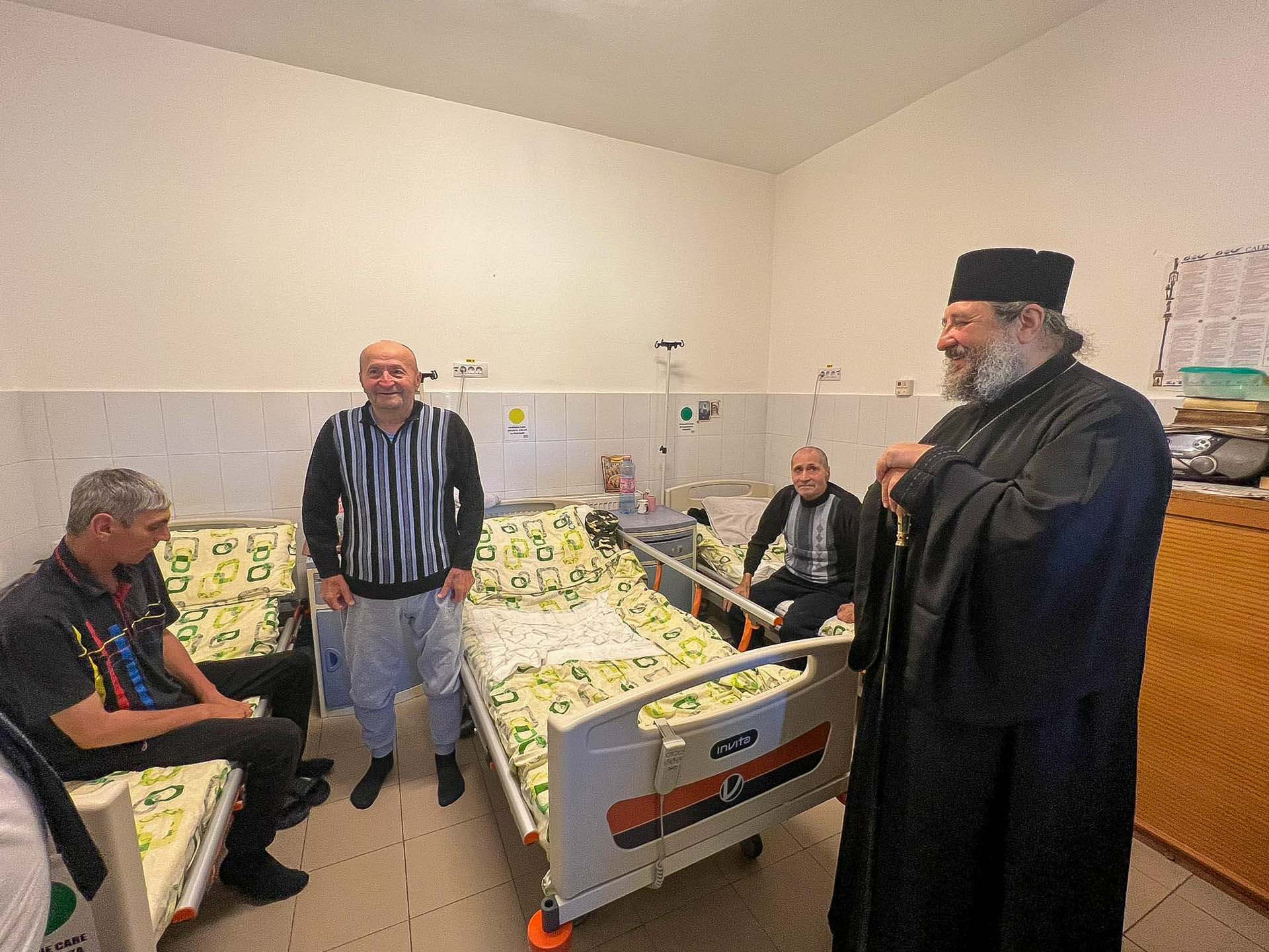 PS Nichifor Botoșăneanul, alături de bătrâni