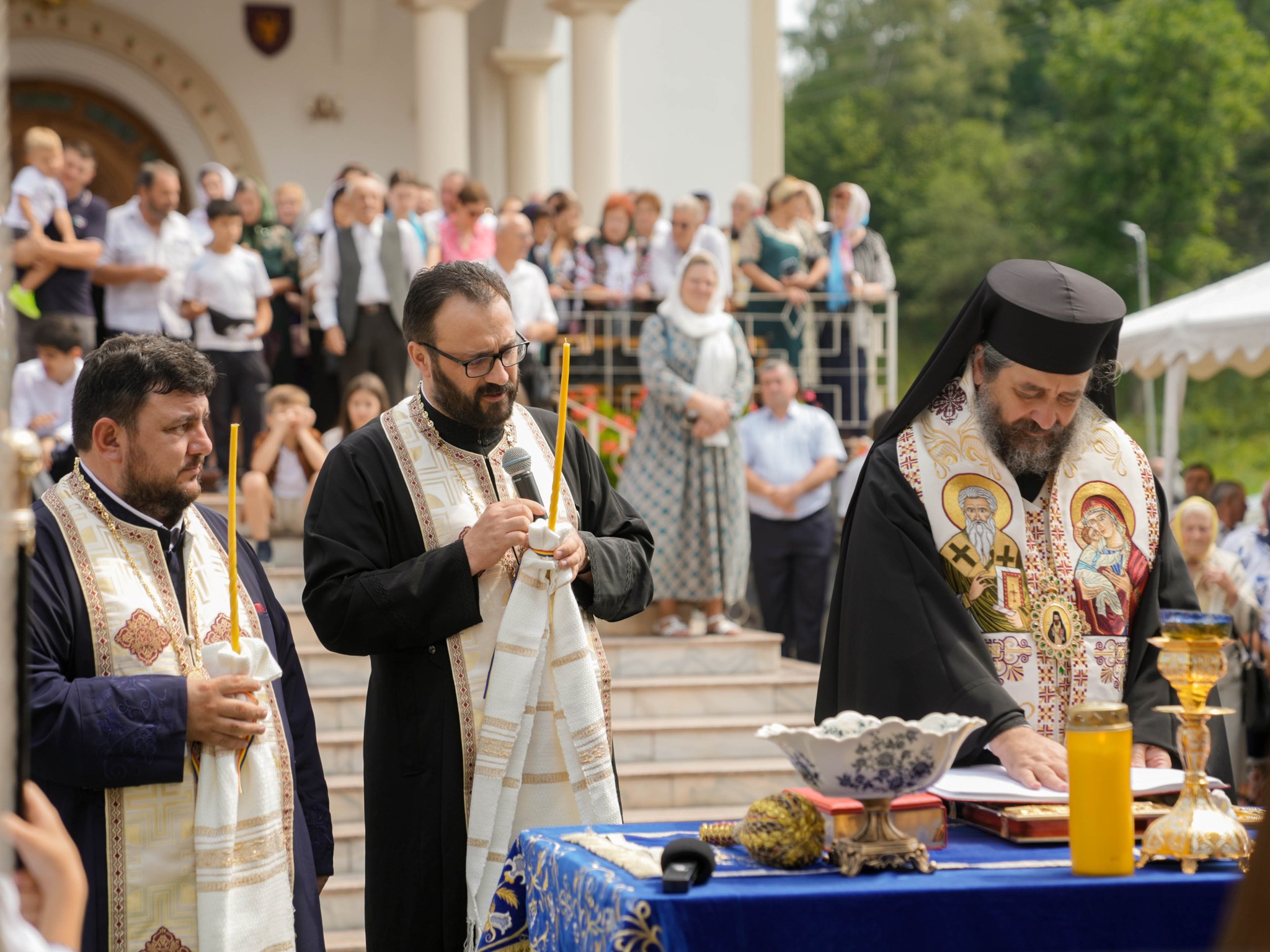 PS Nichifor a sfințit clopotele bisericii Parohiei Secu-Tașca