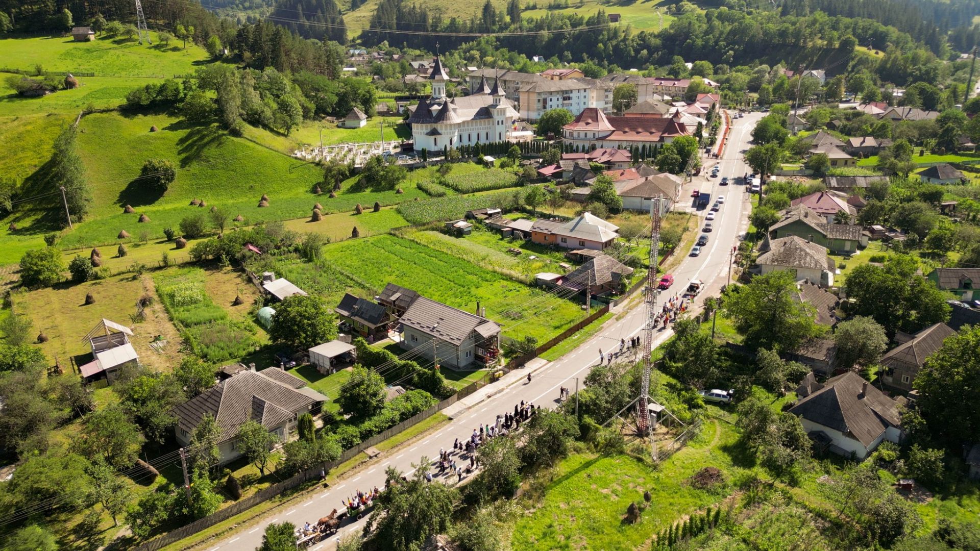 Biserica Parohiei Secu-Tașca din județul Neamț din dronă