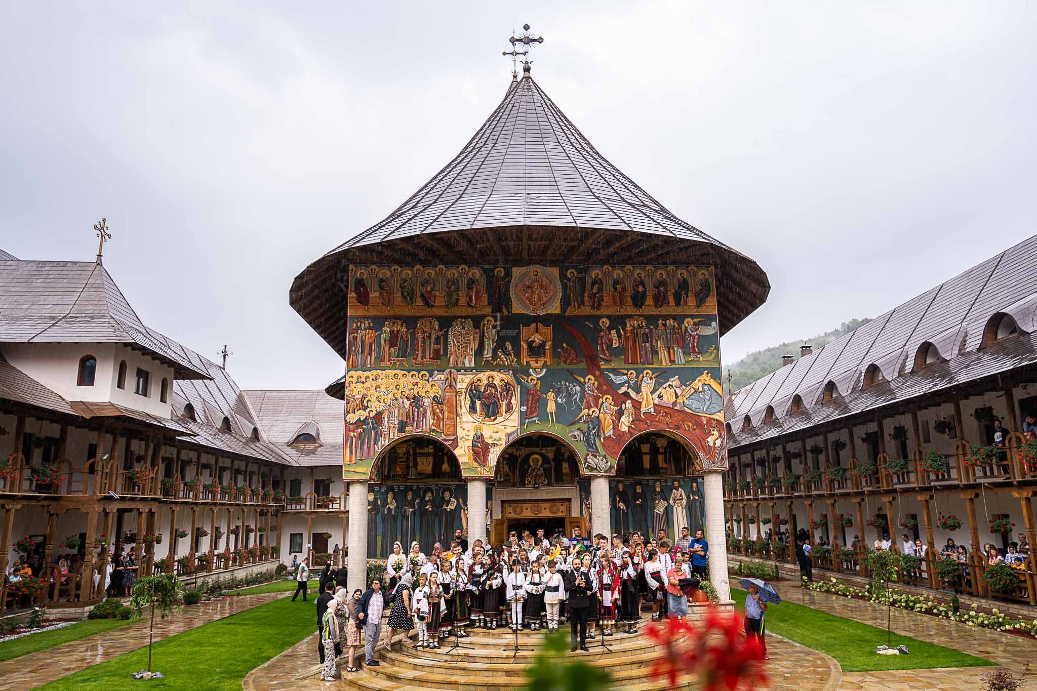 Zile de sărbătoare la Mănăstirea Sihăstria Râșcăi