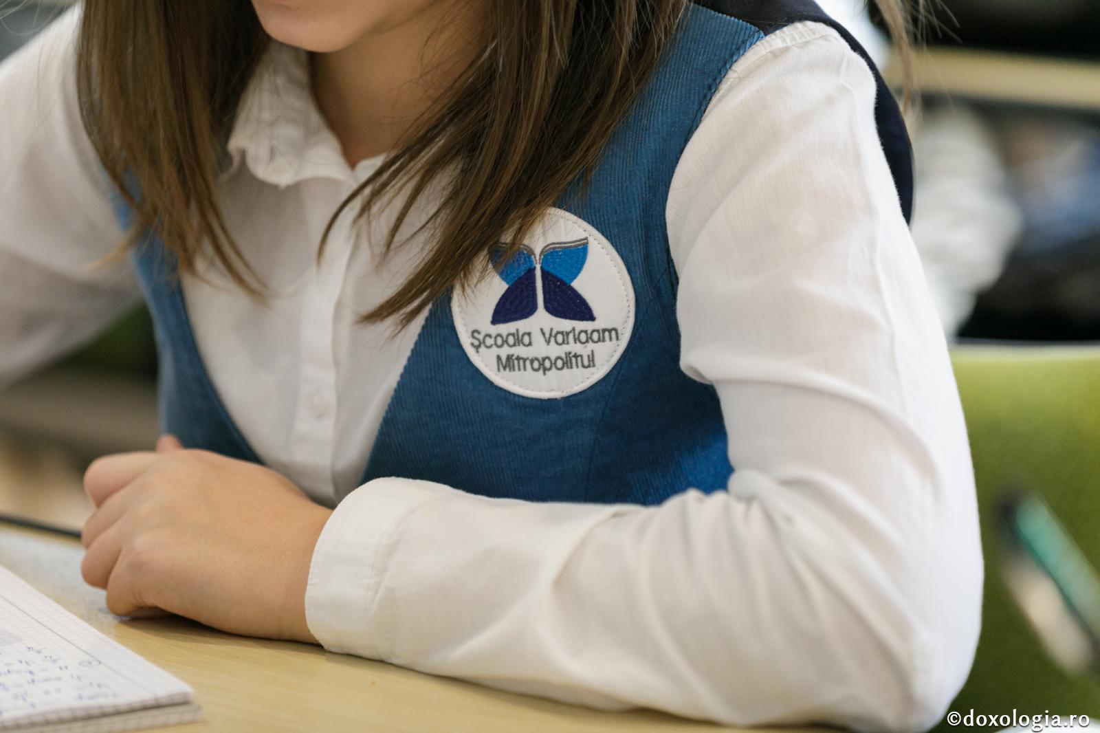 Elev în bancă - Școala Varlaam Mitropolitul Iași