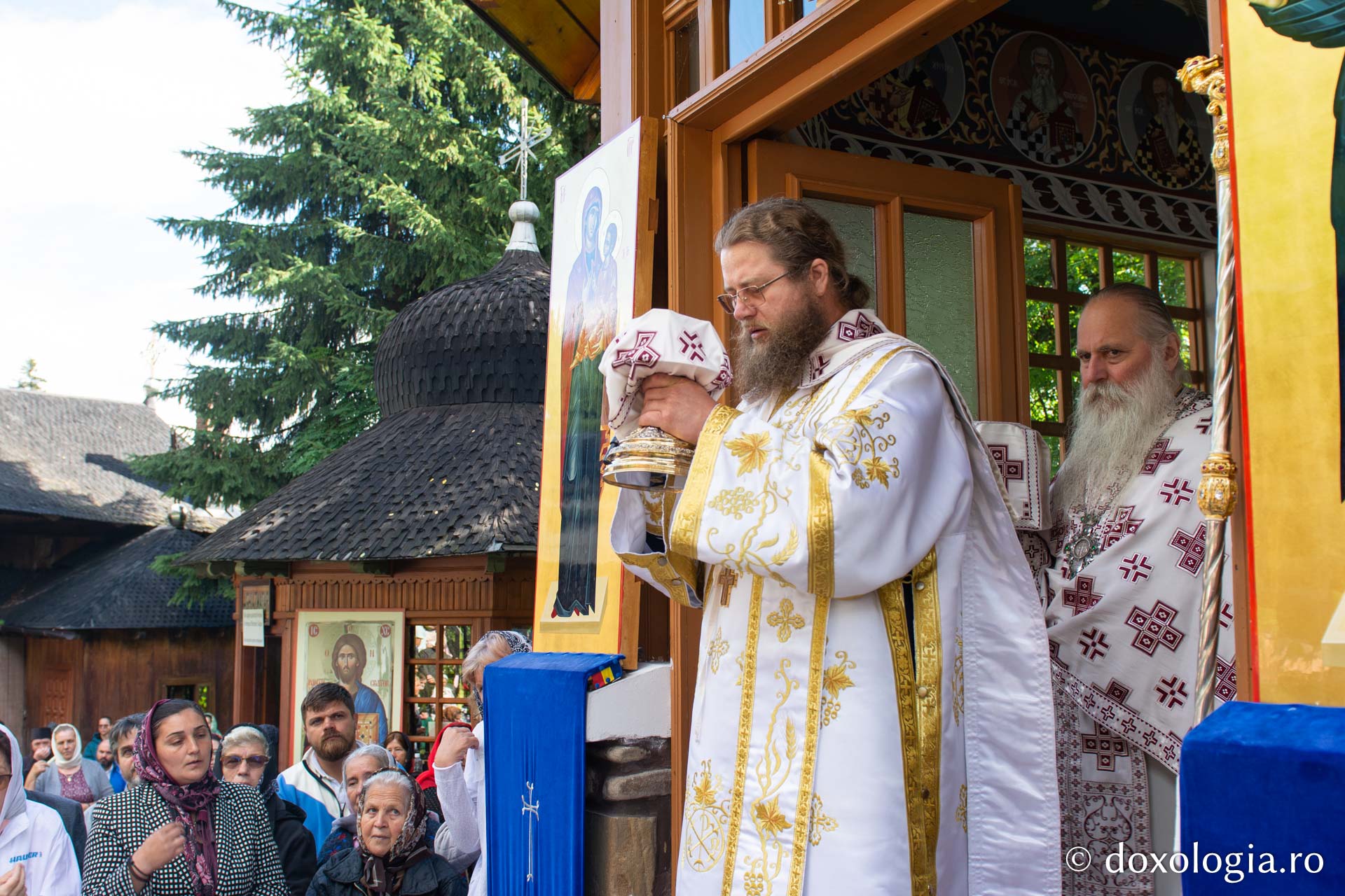 Vohodul mare - ieșirea cu Cinstitele Daruri / Foto: Mihail Vrăjitoru Ieșirea cu cinstitele Daruri
