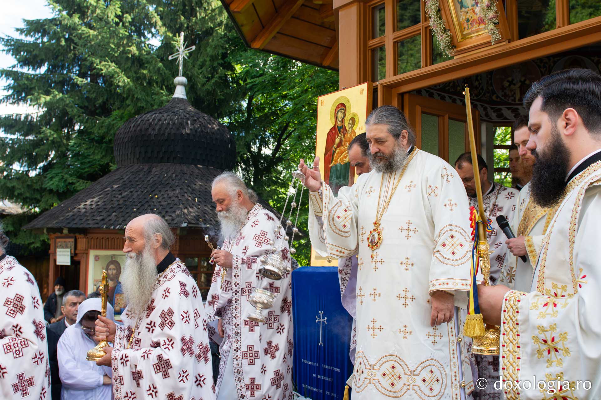 Vohodul mare - ieșirea cu Cinstitele Daruri / Foto: Mihail Vrăjitoru Ieșirea cu cinstitele Daruri