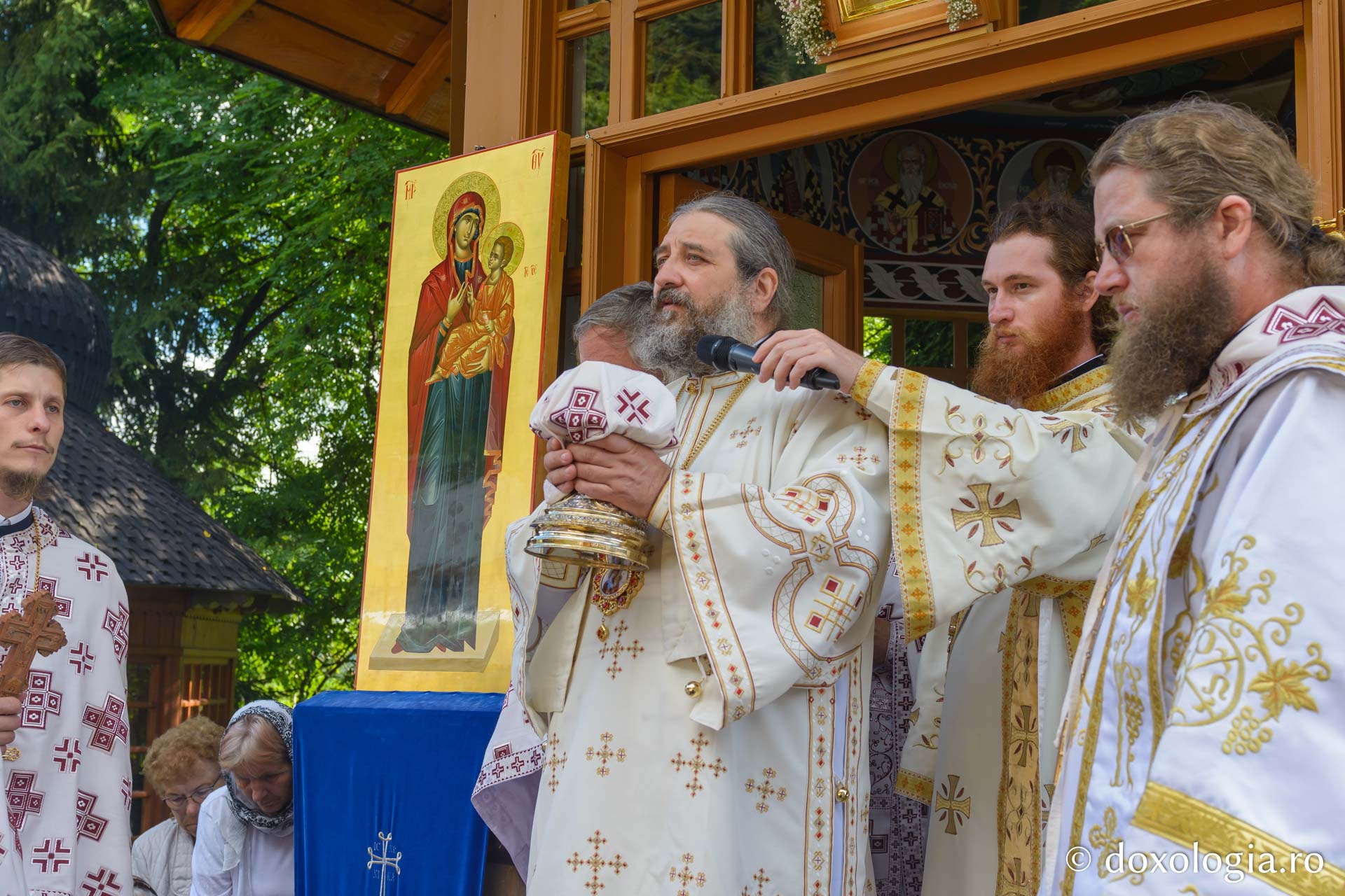 Pomenirile din timpul ieșirii cu Cinstitele Daruri / Foto: Mihail Vrăjitoru Pomenirile de la ieșirea cui Cinstitele Daruri