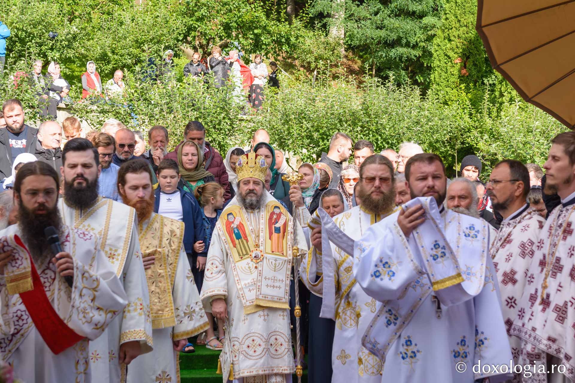 PS Nichifor Botoșăneanul, alături de soborul slujitor / Foto: Mihail Vrăjitoru PS Nichifor Botoșăneanul, alături de soborul slujitor