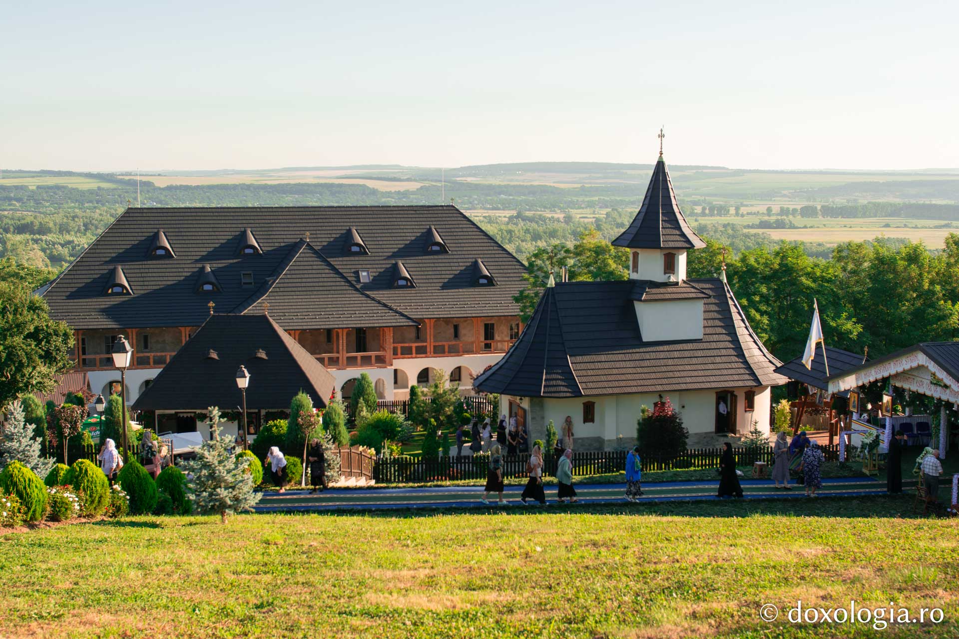 Mănăstirea „Sfântul Ioan Iacob de la Neamț” din Crăiniceni