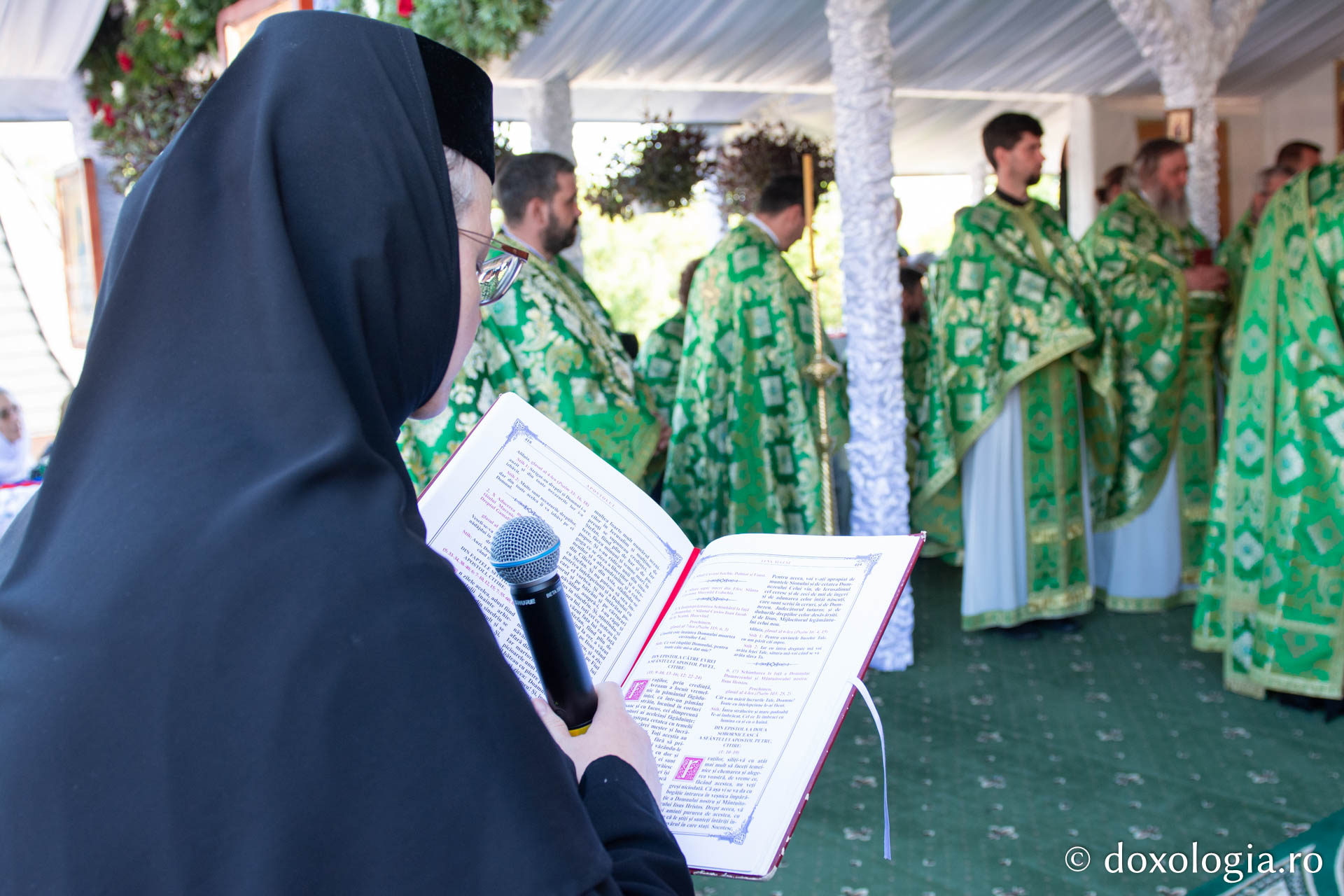 Momentul citirii Apostolului