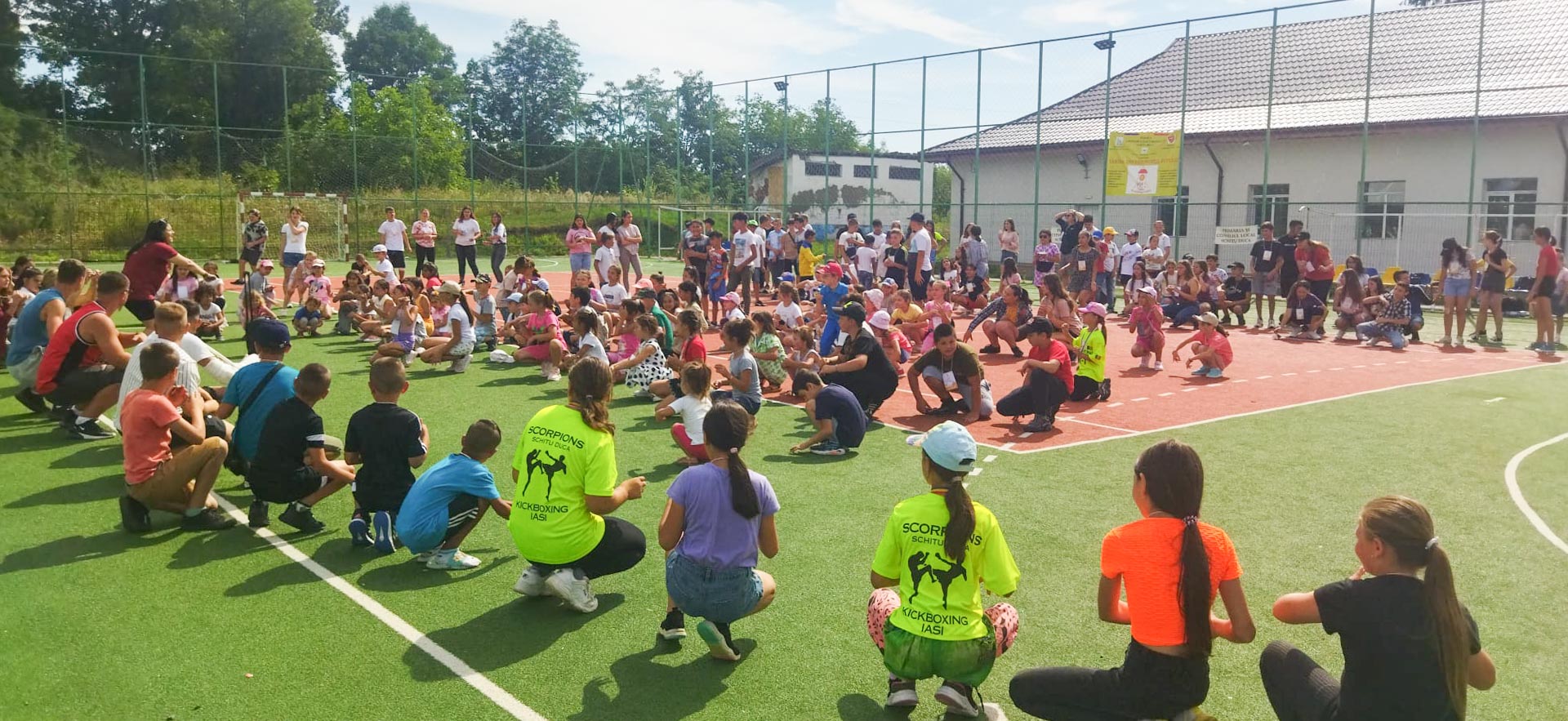 Copii pe terenul de sport