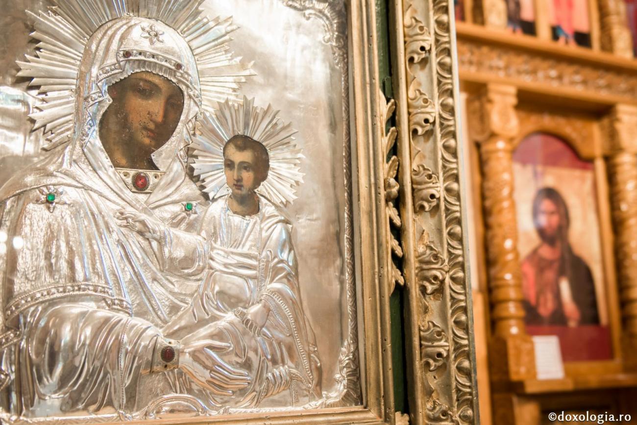 Cele trei stele de pe veșmântul Maicii Domnului