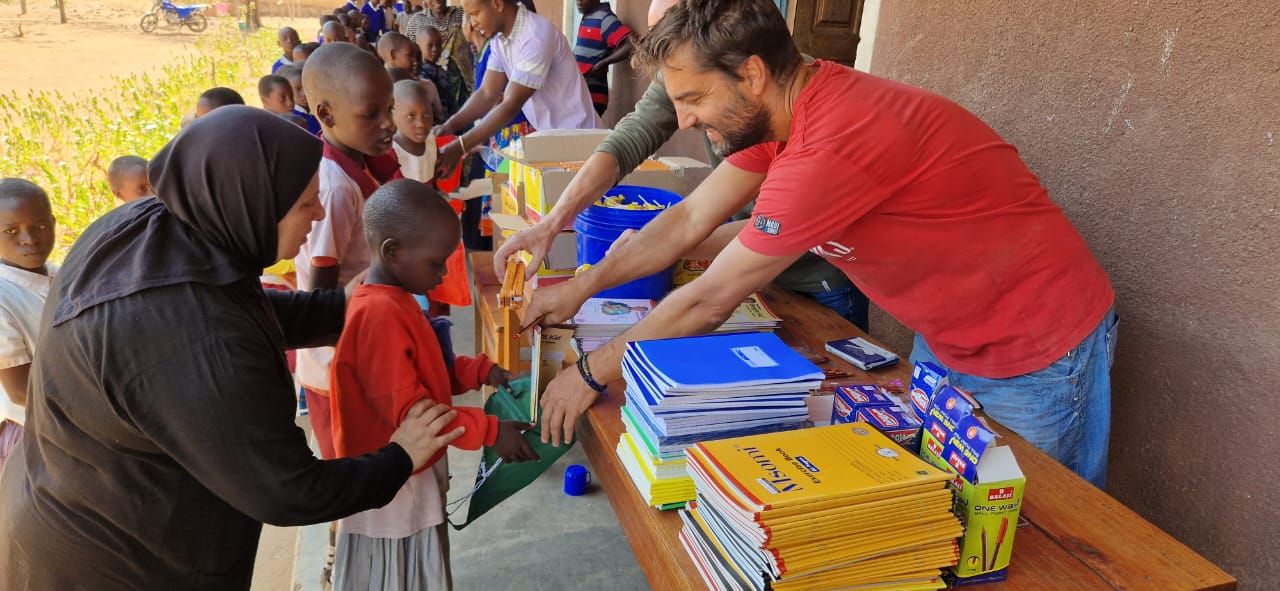 Vizită la şcoala primară din satul Mlambalasi