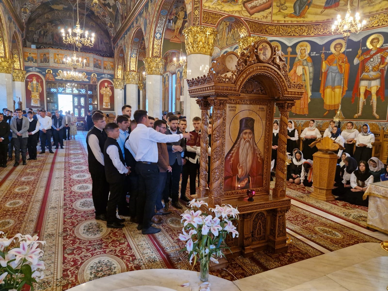 Sfinta Liturghie în Biserica Sfântul Ioan Iacob de la Neamț - prima zi de școală Sfinta Liturghie în Biserica Sfântul Ioan Iacob de la Neamț - prima zi de școală