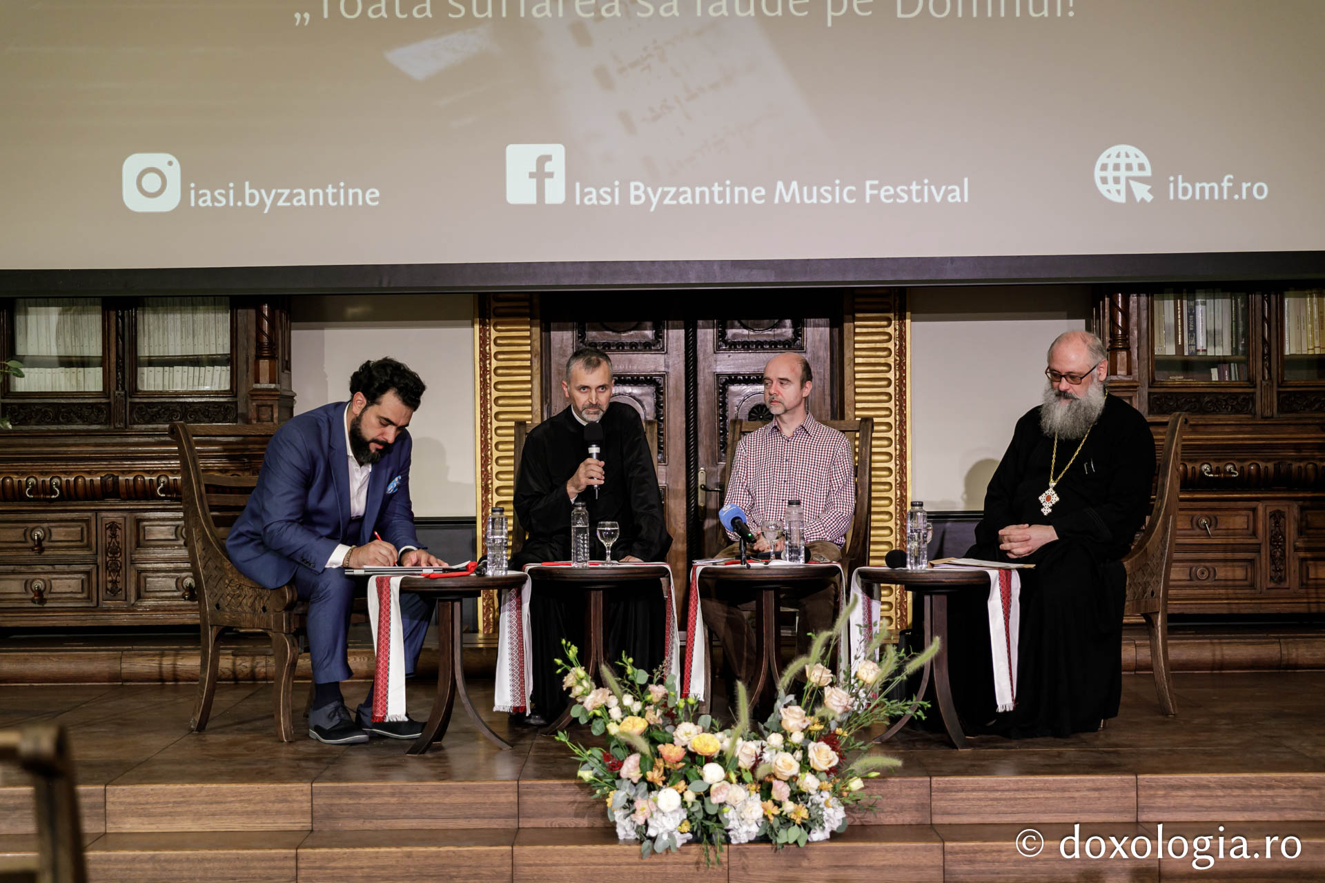 Dezbatere publică în cadrul IBMF - „Cântărețul bisericesc în actualitate” / Foto: Oana Nechifor Dezbatere publică în cadrul IBMF - „Cântărețul bisericesc în actualitate”