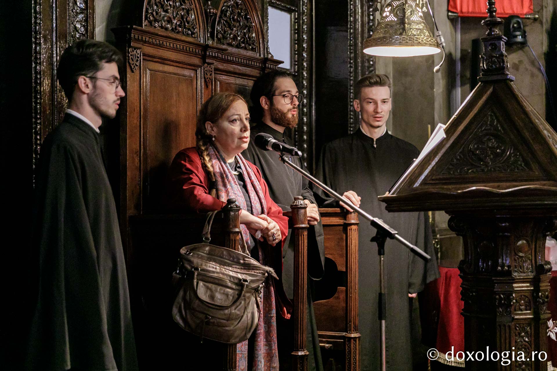 Marilyn Accaoui Leigne din Liban, alături de membri ai corului Chivotul / Foto: Oana Nechifor Ediția a VI-a a IBMF a ajuns la jumătatea parcursului său