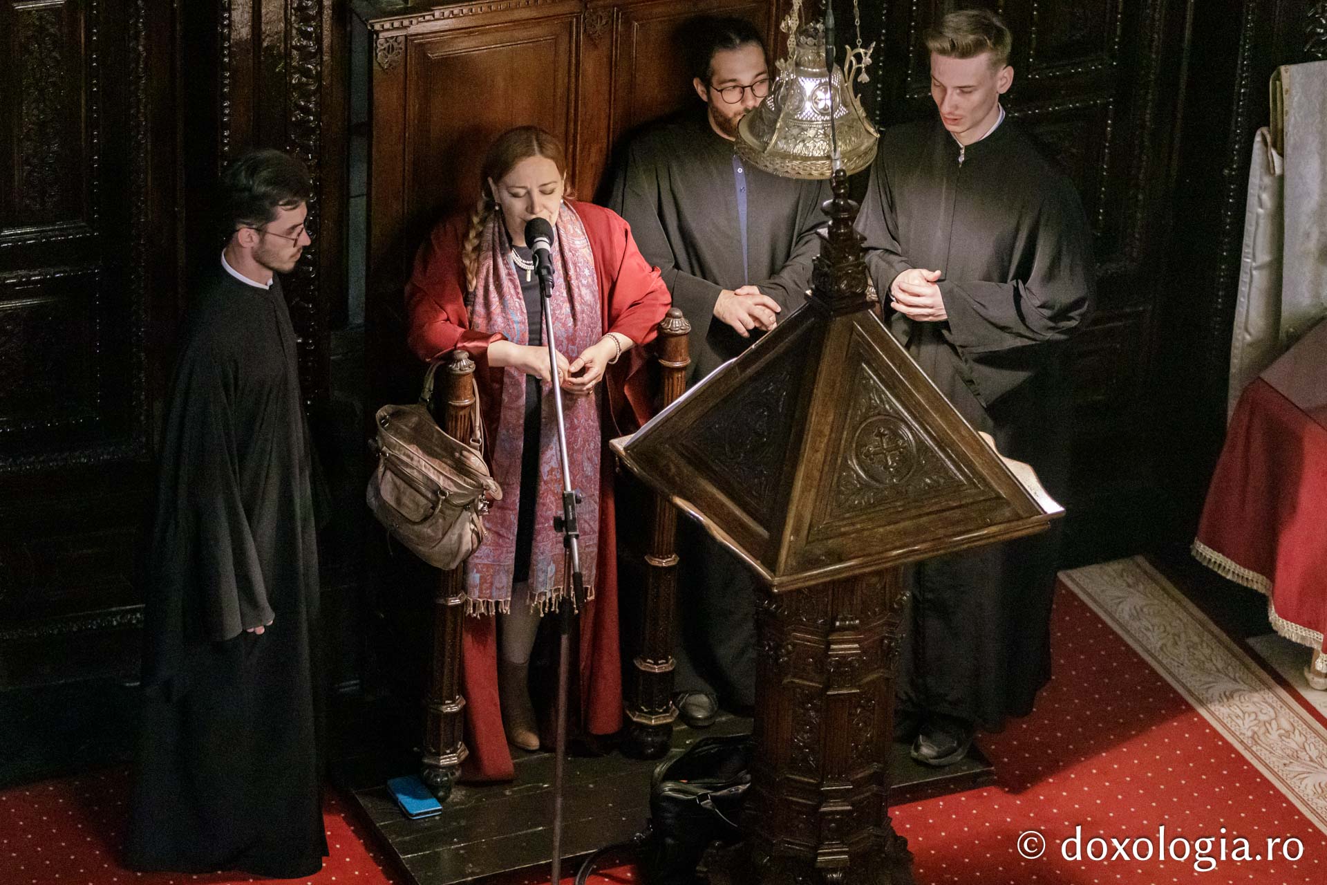 Marilyn Accaoui Leigne din Liban, alături de membri ai corului Chivotul / Foto: Oana Nechifor Ediția a VI-a a IBMF a ajuns la jumătatea parcursului său