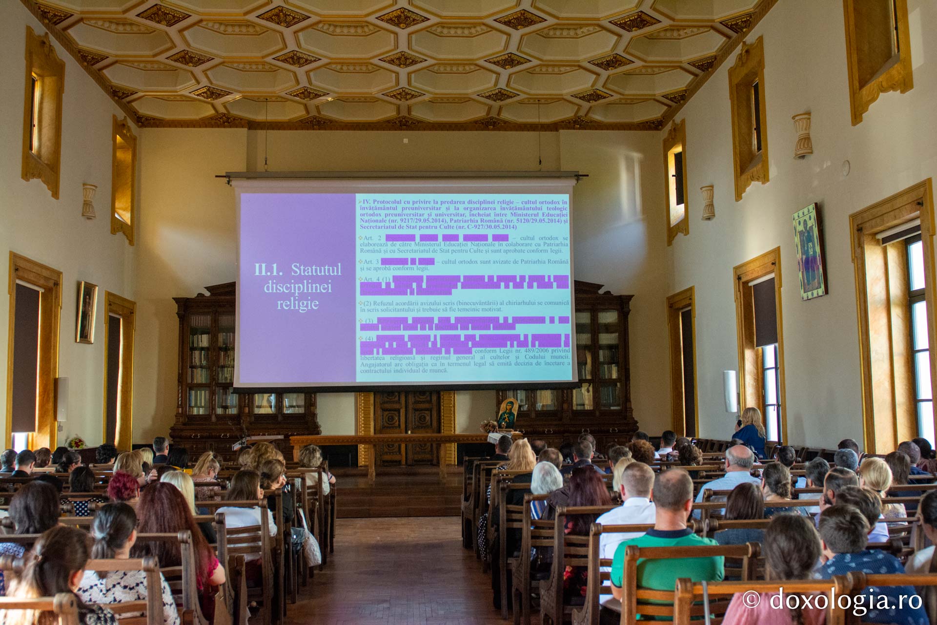 Profesori de religie în sala Iustin Moisescu