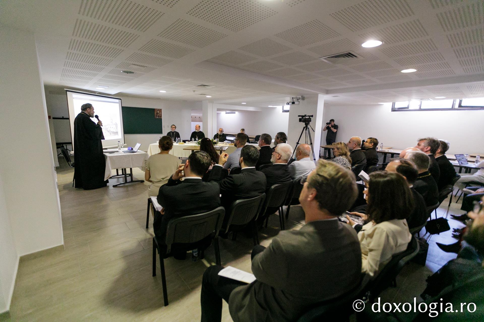 Participanți la suținerea publică a tezelor de doctorat