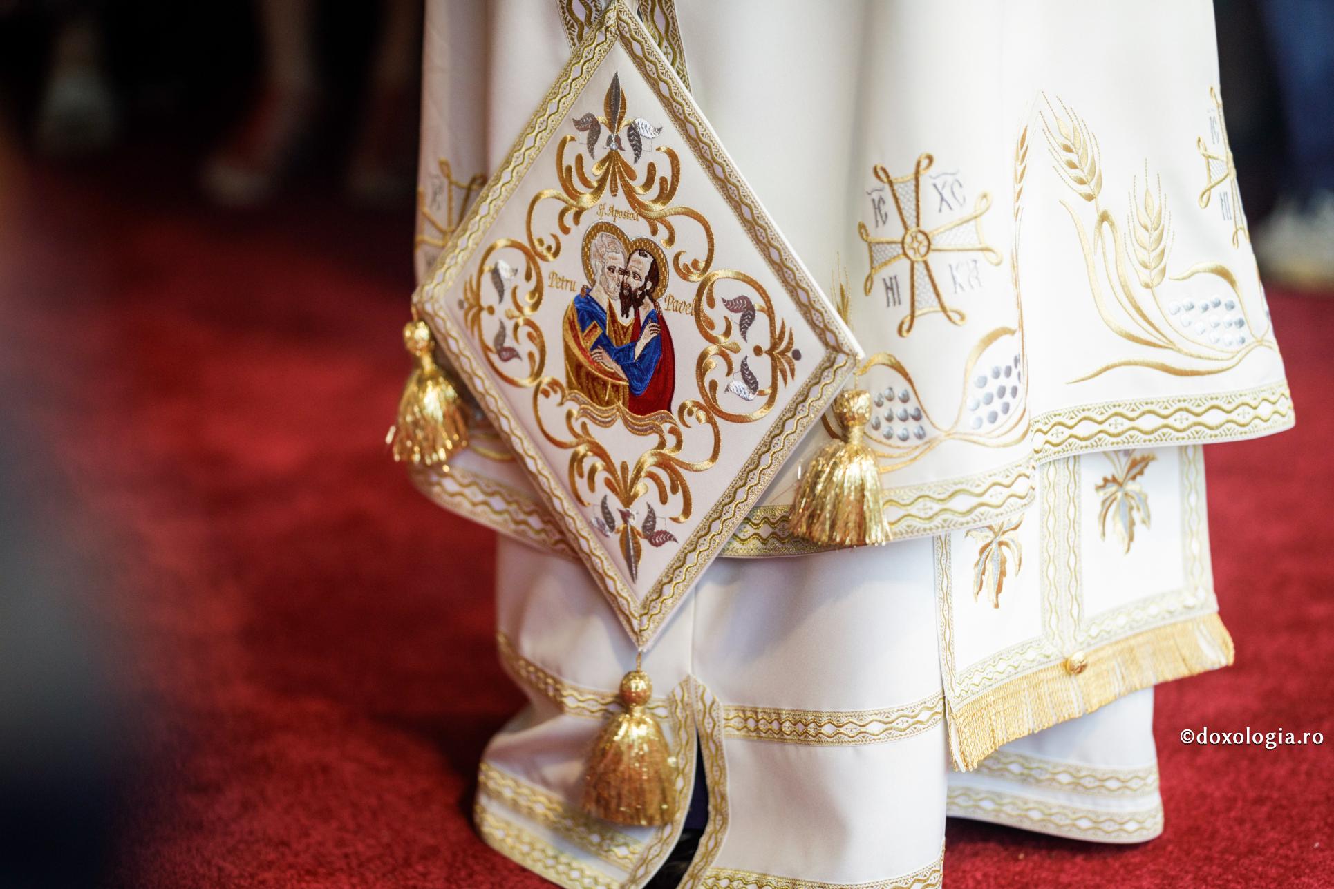 bederniță cu Sfinții Apostoli Petru și Pavel