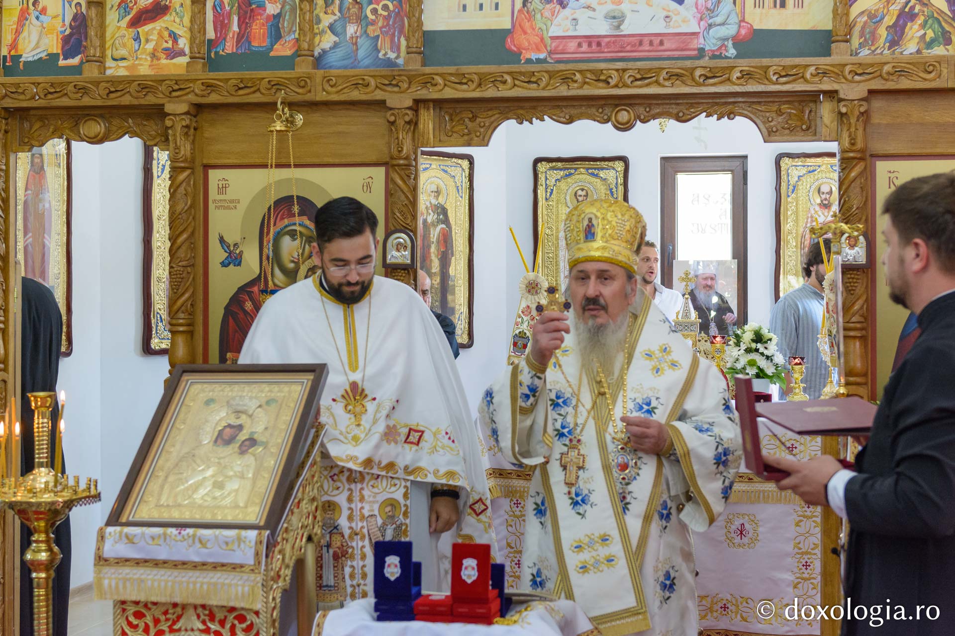 Acordarea ordinului „Sfântul Ioan Gură de Aur”