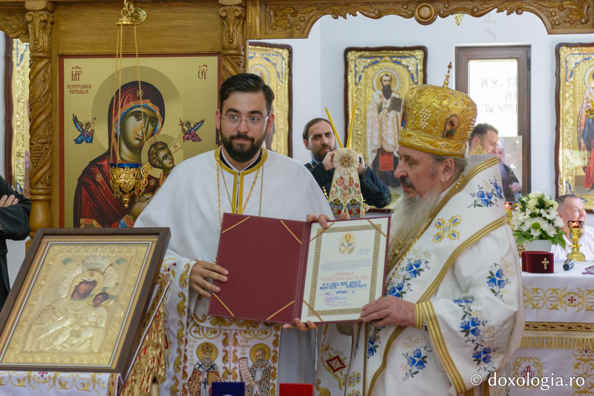Acordare ordinul Sfântul Ioan Gură de Aur