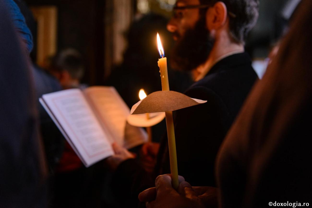 Lumânare în mână