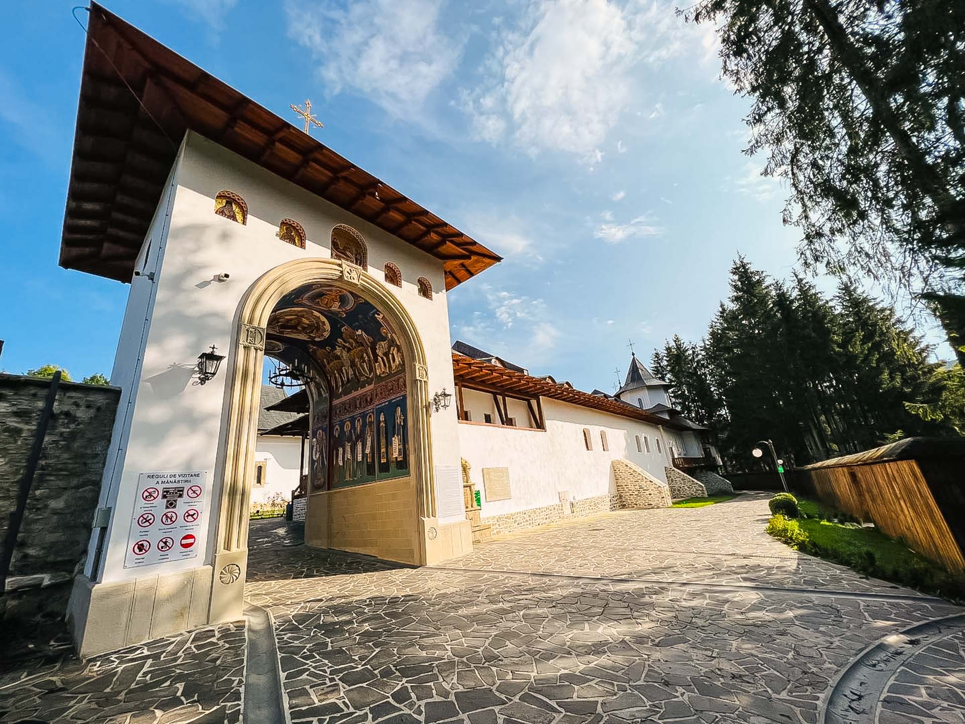 Paraclisul„Sfinții Părinți Ioachim și Ana” și „Sfântul Mare Mucenic Gheorghe”