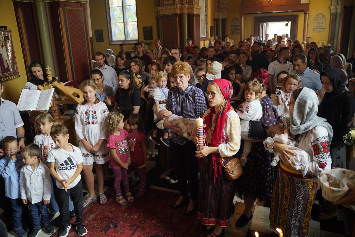 Credincioși români din Copenhaga, la Taina Sfântului Botez
