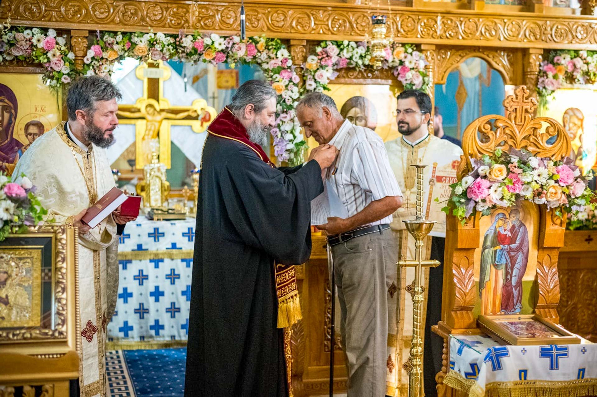 PS Nichifor Botoșăneanul a oferit distincții de vrednicie