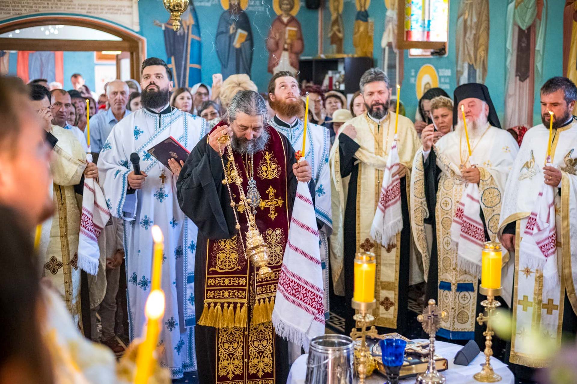 PS Nichifor Botoșăneanul, alături de soborul slujitor