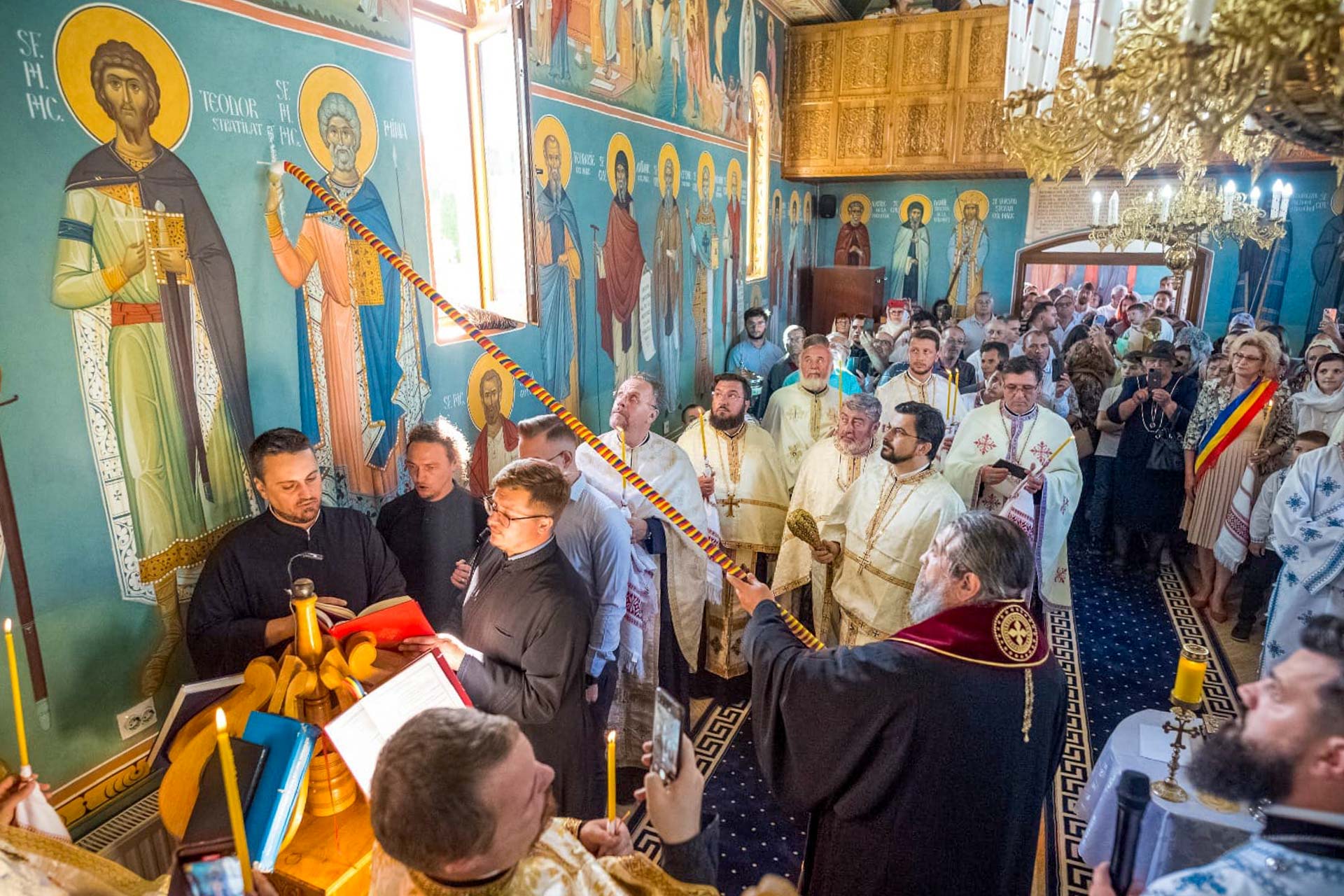 PS Nichifor Botoșăneanul, sfințind pictura