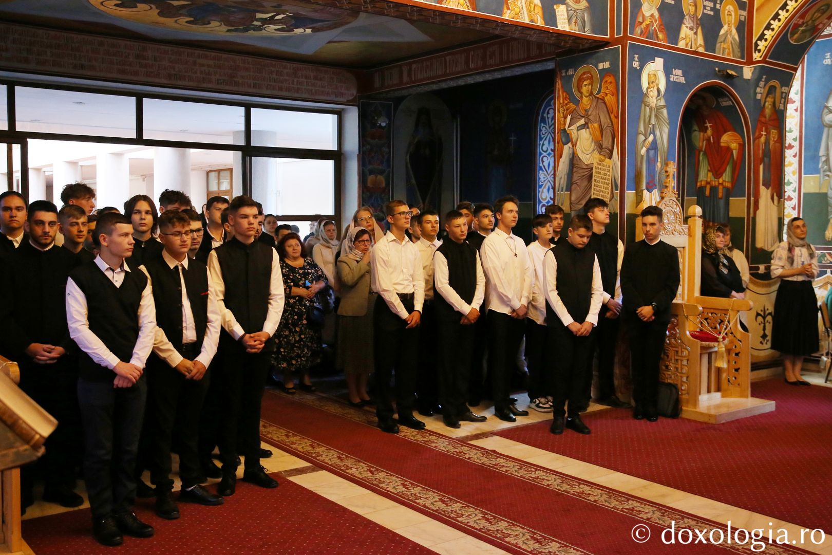 Elevii Seminarului Teologic din Iași, participând la Sfânta Liturghie / Foto: Flavius Popa Elevii Seminarului Teologic din Iași, participând la Sfânta Liturghie / Foto: Flavius Popa