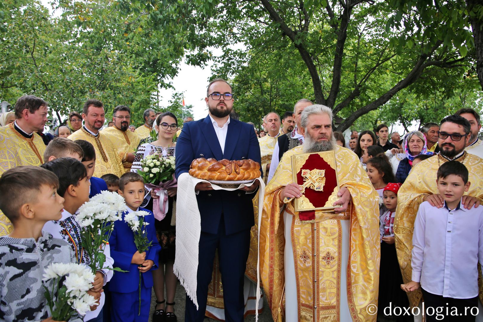 Clericii din Botoșani, întâmpinându-l pe PS Nichifor Botoșăneanul / Foto: Flavius Popa