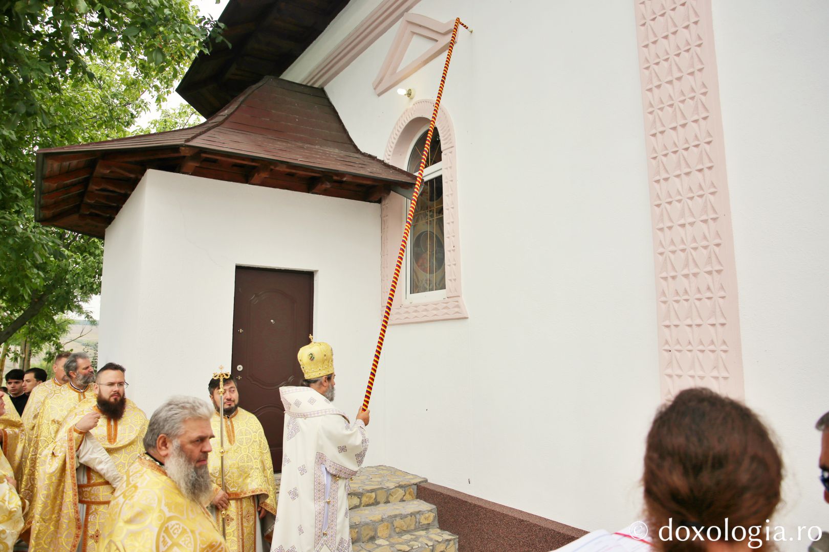 PS Nichifor Botoșăneanul sfințind Biserica din Cerchejeni / Foto: Flavius Popa