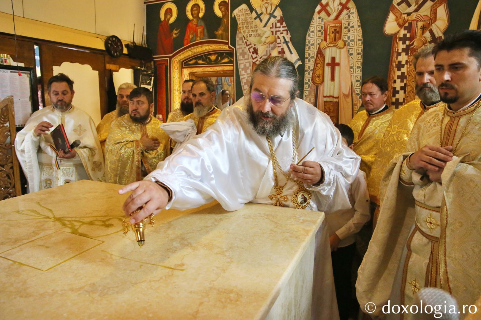 PS Nichifor Botoșăneanul sfințind Biserica din Cerchejeni / Foto: Flavius Popa