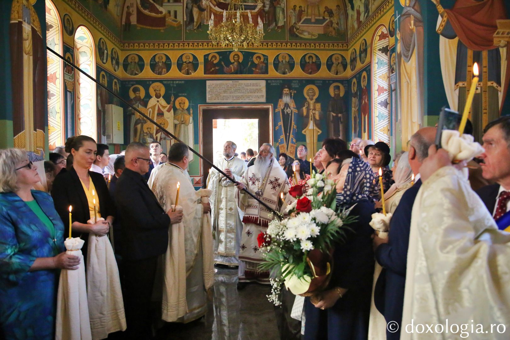 IPS Teofan, sfințind pictura Capelei Unității Medico-Sociale din Răducăneni / Foto: Flavius Popa