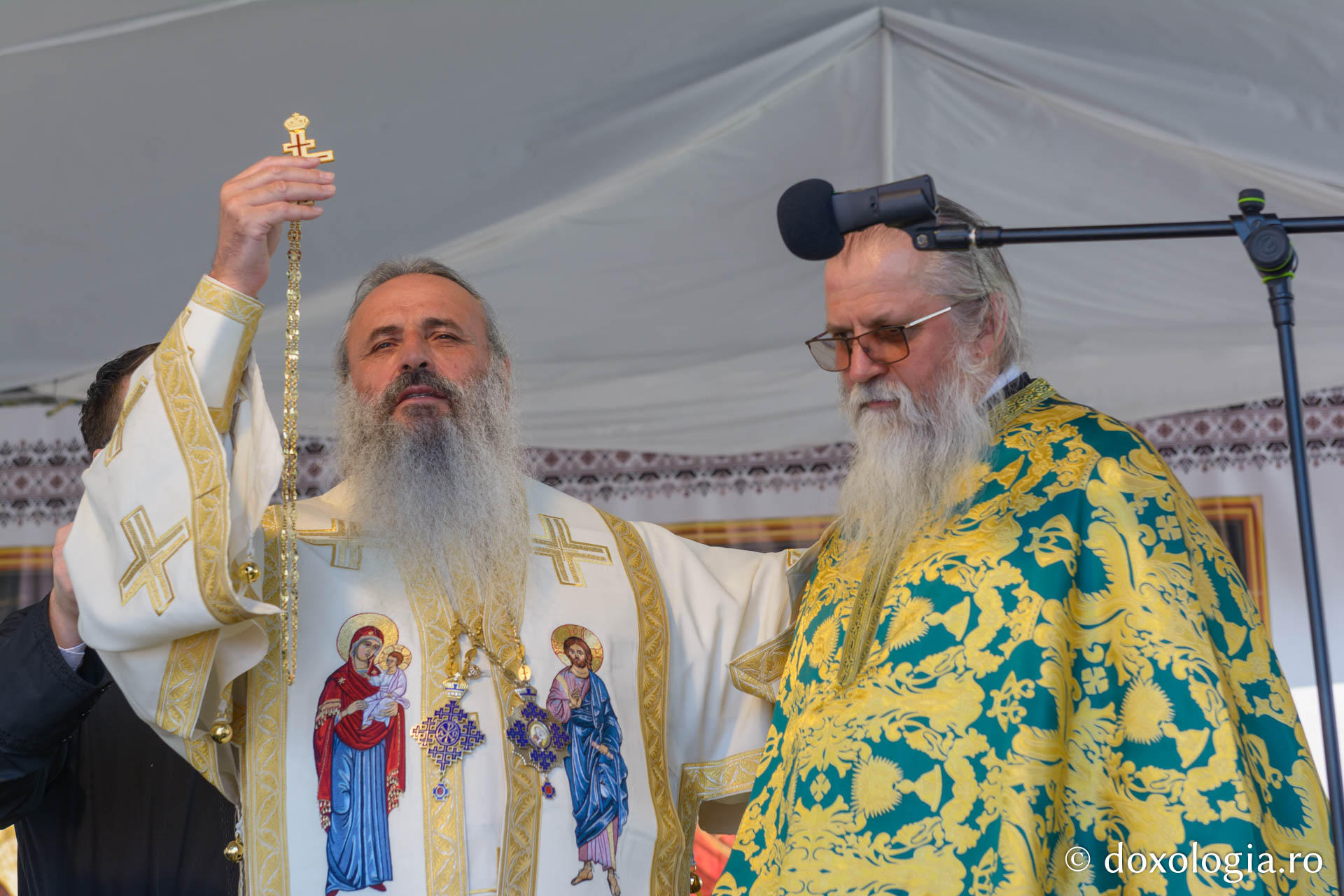 Acordarea distincției „Crucea Moldavă”