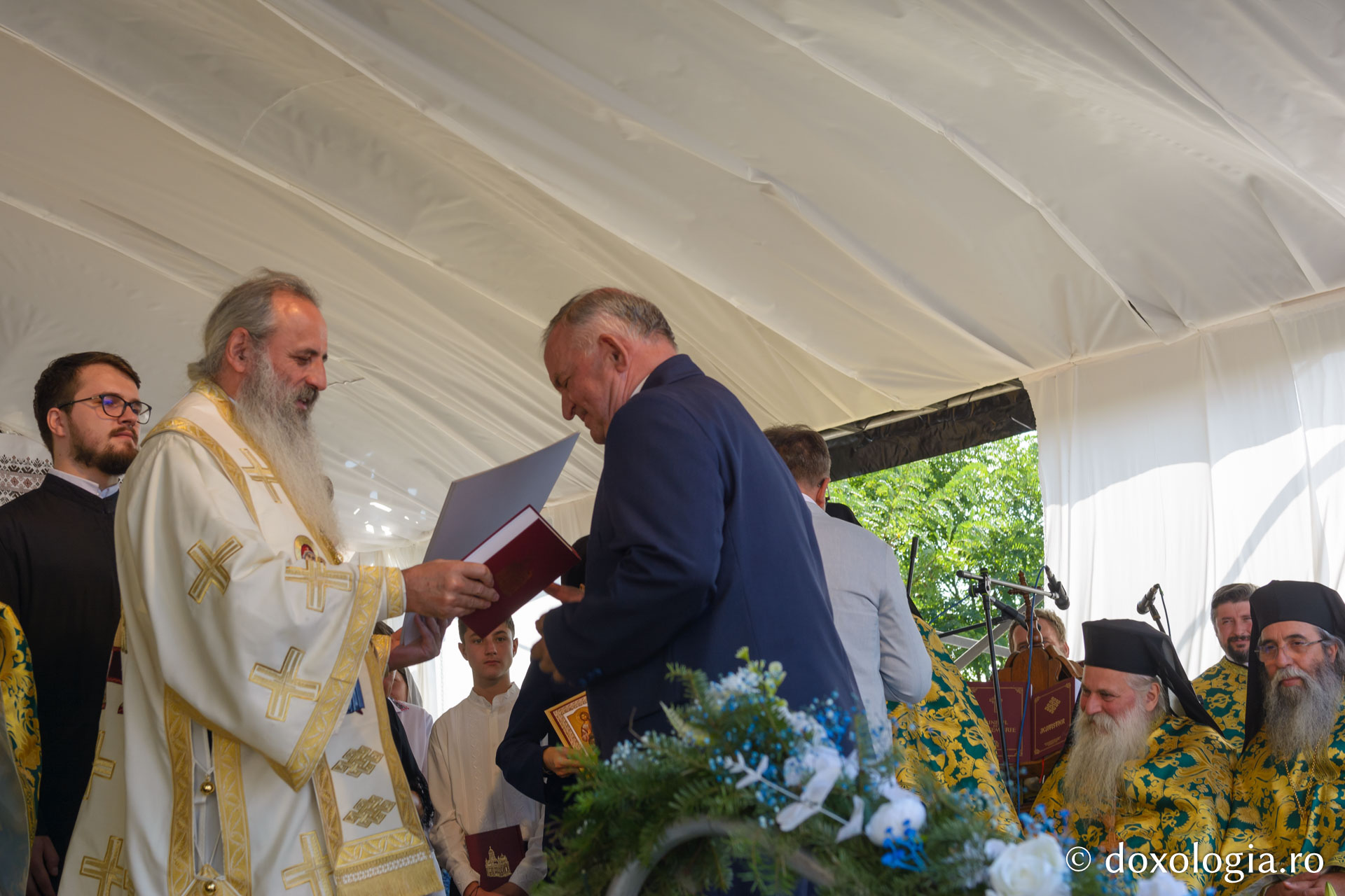 Acordare distincții de vrednicie