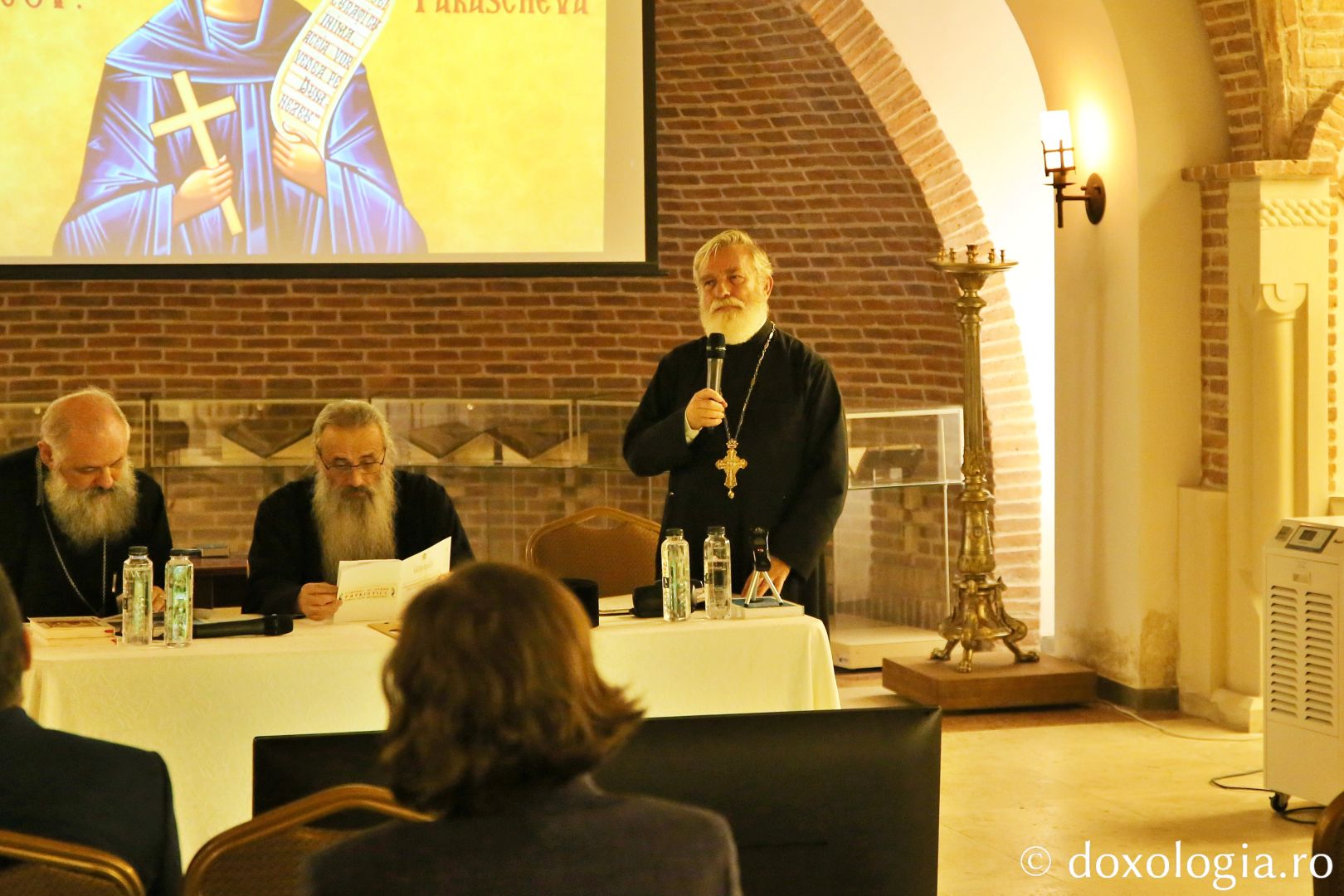 Pr. prof. univ. dr. Ion Vicovan, decanul Facultății de Teologie Ortodoxă din Iași, prezent la Simpozionul „Tradiția patristică în actualitate” / Foto: Flavius Popa